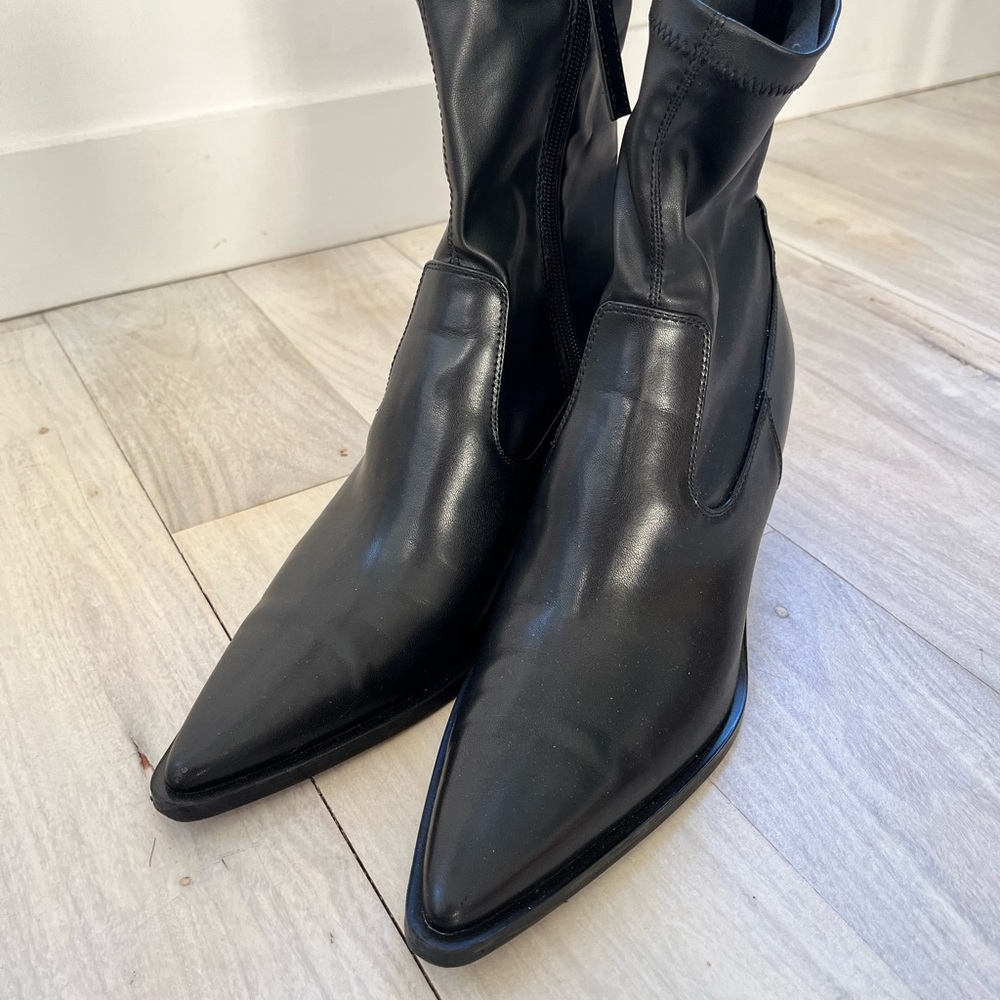 Zara Black Heeled Ankle Boots
Like new (used for photoshoots)